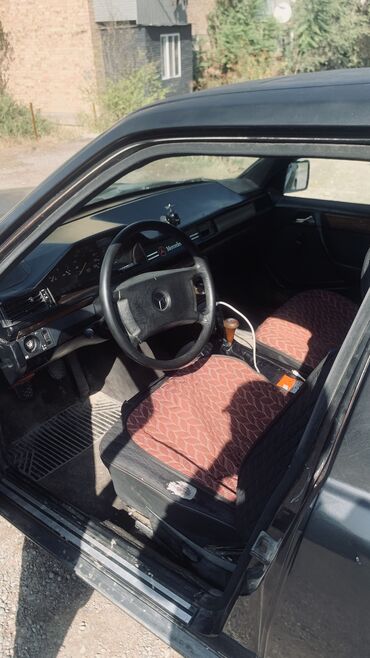 сидения от автобуса: Mercedes-Benz E-Class: 1988 г., 2 л, Механика, Дизель, Седан