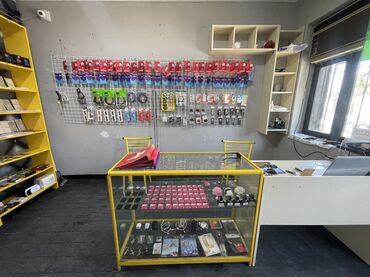 Mağazalar: Hazır biznes satılır! Telefon mağazası çox münasib qiymətə. Arenda — 8