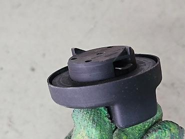 Другие детали кузова: Крышка маслозаливной горловины VAG. Оригинал б/у, из Германии — 7