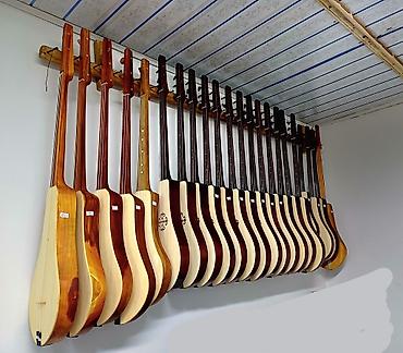 Комузы: Урматтуу комуз үйрөнүүчүлөр! Улуттук аспабыбыз комузду алгач колуңузга — 13