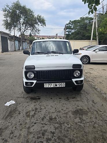 turbo az uvaz: Lada Niva Urban – ağ rəngli, 3 qapılı şəhər/off-road krossoveri — 1