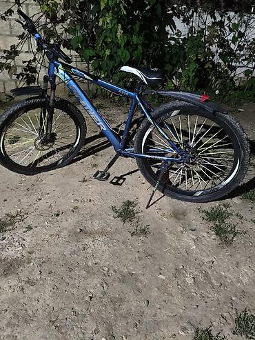 Dağ velosipedləri: Dağ və şəhər sürüşləri üçün uyğun velosiped. Çərçivə üzərində **X895** — 2