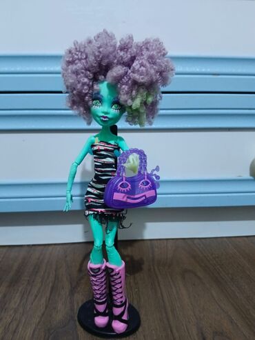 детские фигурки воины: Monster High tərzində kolleksiya kuklası - Yaşıl-mavi bədən rəngi və