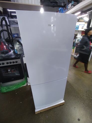 холодильник indezit: Холодильник Biryusa, Новый, Двухкамерный, De frost (капельный), 60 * 150 * 50