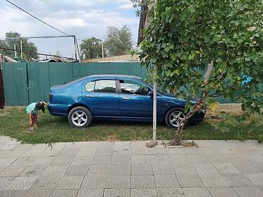 Nissan Primera: 2002 г., 1.8 л, Механика, Газ, Седан