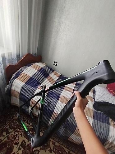 rama velosiped: Carbon rama 29 luğ, sadece biraz fifler əyilib — 2