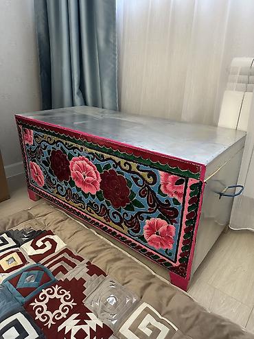Сундуки: Сундук, Б/у, Для приданого невесты, Дерево, Платная доставка, Самовывоз, цвет - Серебристый — 1