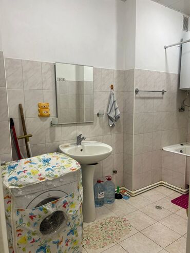 Uzunmüddətli kirayə mənzillər: Сдается квартира в районе Азнефть,напротив 6 школы. 3 /4 этаж3 — 6