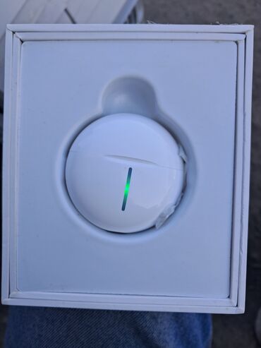 Наушники: Беспроводные наушники-вкладыши с зарядным футляром (круглый кейс) - — 2