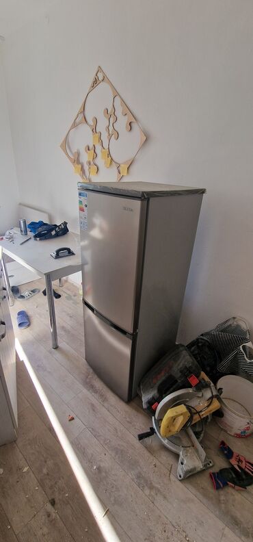 холодильник 5000 сом: Уктоочу бөлмө гарнитуру, түсү - Ак, Колдонулган