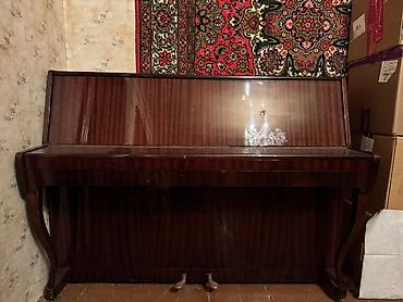 Музыкальные инструменты: Akustik pianino – “Goritsa” markası, upright tip. Xüsusiyyətlər: - — 1