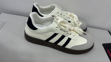 обувь адидас: Кроссовки, 37.5, Adidas, Новый, цвет - Белый, Самовывоз