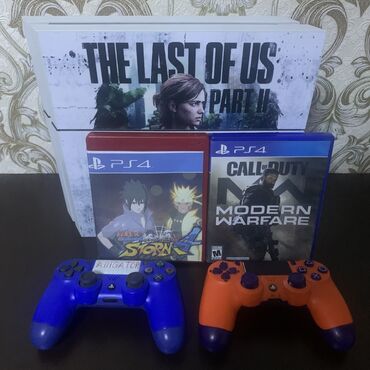 компьютер core i3: PlayStation 4 два джойстика и две игры. Память 500 гигабайт. Версия