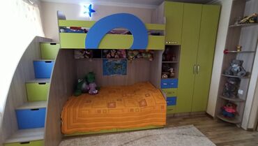 спальный гарнитур для девочки: Детский гарнитур, цвет - Зеленый, Б/у