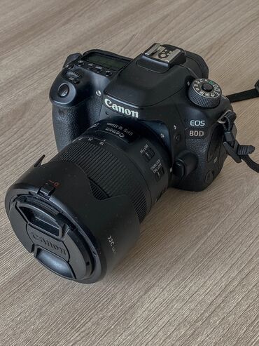 фотоаппараты ретро: Canon EOS 80D. Аппарат был бережно использован, без повреждений. В