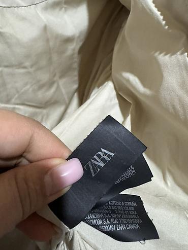 Верхняя одежда: Короткий пуховик ZARA, молочный/кремовый цвет. Размер на 6-7 лет - — 2