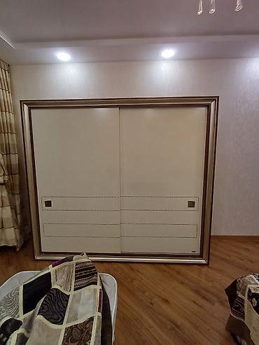 Sürgülü qapılı qarderob və tumbə dəsti - Dizayn: İsti qəhvəyi ağac lalafo.az -da Sürgülü qapılı qarderob və tumbə dəsti - Dizayn: İsti qəhvəyi ağac