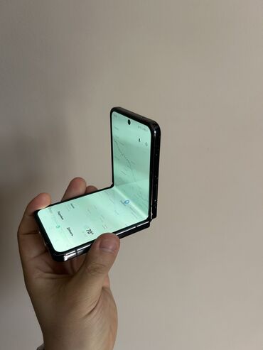 Samsung: Samsung Galaxy Z Flip 4, Б/у, 128 ГБ, цвет - Черный, eSIM, 1 SIM
