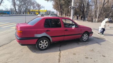 Volkswagen: Volkswagen Vento: 1993 г., 1.8 л, Механика, Газ, Седан