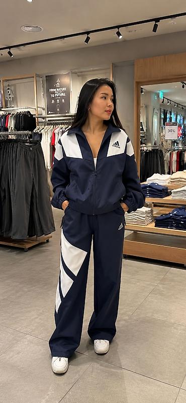 двойка адидас: Женский спортивный костюм Adidas - Комплект: ветровка на молнии + — 1