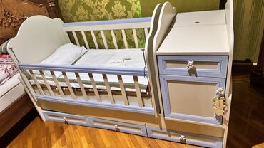 Oğlan və qız üçün, Dördbucaq, Beşik, Dəst ilə, Matras ilə, Yellənmə mexanizmsiz