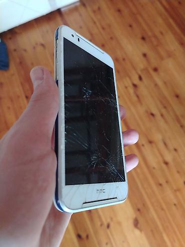 HTC smartfon - Rəng: ağ ön panel və arxa qapaq - Ekran: toxunma
