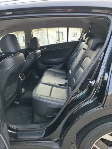 Другие детали кузова: Кроссовер (черный) — 5‑дверный, просторный багажник и салон. Основные — 6