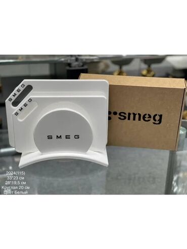 продаю камни: Сервировочная доска Smeg, изготовленная из камня, включает в себя
