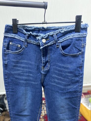 женские белые джинсы стрейч: Джинсы L (EU 40)