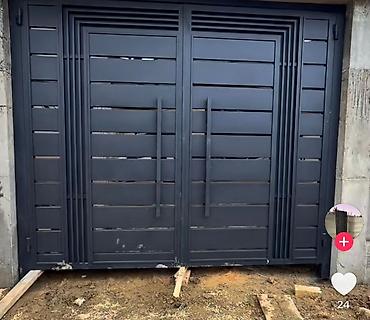 Распашные ворота: Металлические распашные ворота с калиткой (модульные панели) - — 59