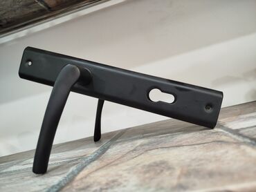 Qapı dəstəkləri: Qapı üçün tutacaq-li planka (lockset) - Rəng: mat qara - Material