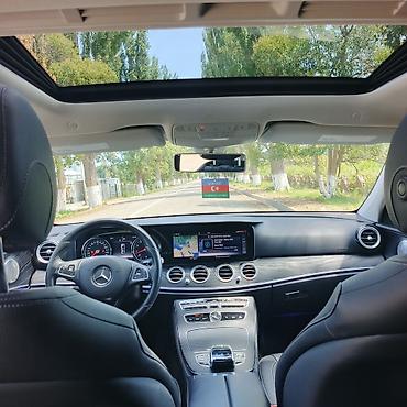 Mercedes-Benz: Mercedes-Benz E 300: 2 l | 2018 il Sedan — 9