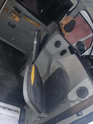 Rover: LTI TX4 London Taxi – klassik taksi dizaynlı, geniş və rahat salonlu — 5