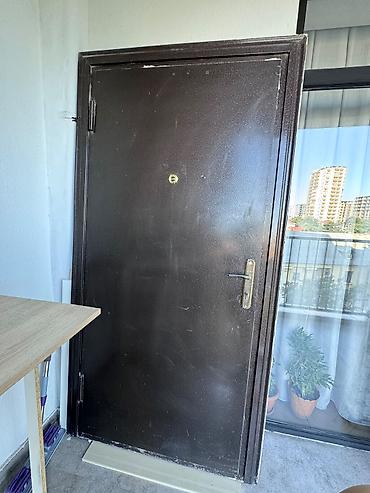 Qapılar və aksessuarlar: Satılır. Novostroykadan çıxan orijinal metal giriş qapısıdır — 2