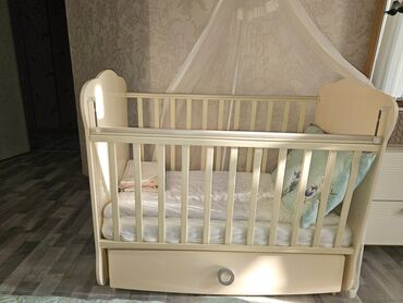 Beşiklər: Oğlan və qız üçün, Dördbucaq, Beşik, Dəst ilə, Matras ilə, Yellənmə mexanizmsiz