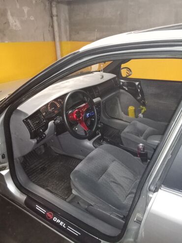 Opel: Opel Vectra: 1.8 l | 1997 il 337000 km Sedan — 10