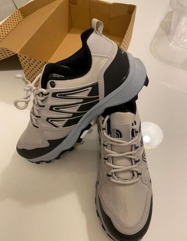 the nort face: The North Face 44 razmer yeni