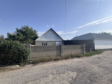 дом в доль дороги г ош: Дом, 90 м², 5 комнат, Собственник, Старый ремонт