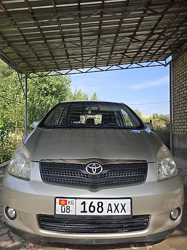 Toyota Corolla Verso: 2004 г., 1.8 л, Механика, Бензин, Хэтчбэк