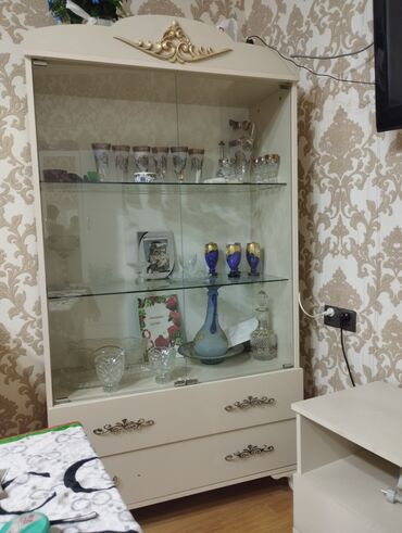 Ev üçün dekor: Qoyka ve televizor altlığı Cem qiymət 190 AZN . tek satılsa qoyka eni