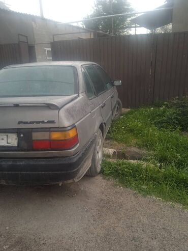 Volkswagen: Volkswagen Passat: 1989 г., 1.8 л, Механика, Бензин, Седан