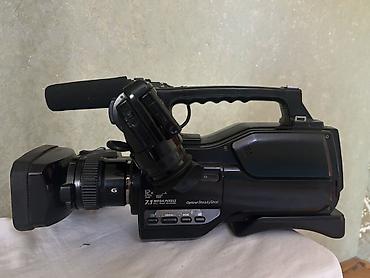 sit ustu monitor: Sony HXR-MC1500 peşəkar videokamera - Sensor və görüntü: Exmor R — 3