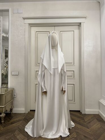 лен платье: Свадебное платье, M, Мусульманское, Атлас, Жемчуг, Б/у