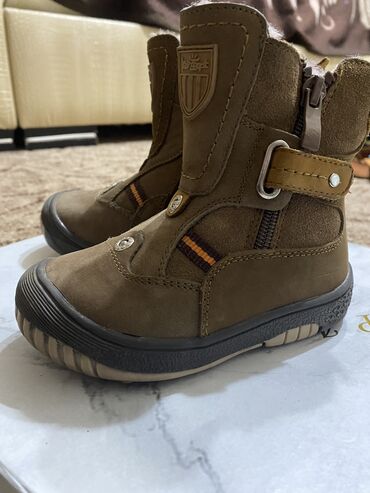 мужские зимняя обувь: Продаю обувь коричневые зимние сапожки 22 размер 1-2-3 годика
