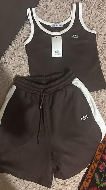 lacoste canta: Lacoste qadın idman dəsti - 2 hissə: qolsuz crop-top mayka və şort - — 1
