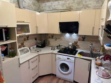 Divan və masa dəstləri: Metbex mebel. 550azn. ölçü 260/170sm. ideal veziyyetde. üzerinde qaz