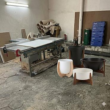dekorativ bitkilər: Məhsul: Daxili və xarici məkanlar üçün dekorativ qabları və stendlər — 1