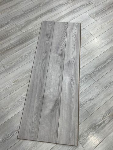 Laminat: Salam laminatlarimiz 31 32 33 klass olmagala hər rəg secimi var 250 yə — 50