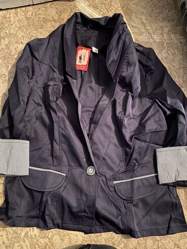 темно синий куртка: Пиджак новыйразмер 46-48.Цвет темно -синий .В наличии несколько штук