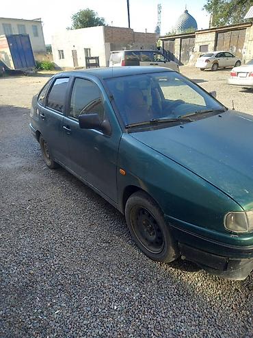 Транспорт: Volkswagen Polo: 1996 г., Бензин, Седан — 5